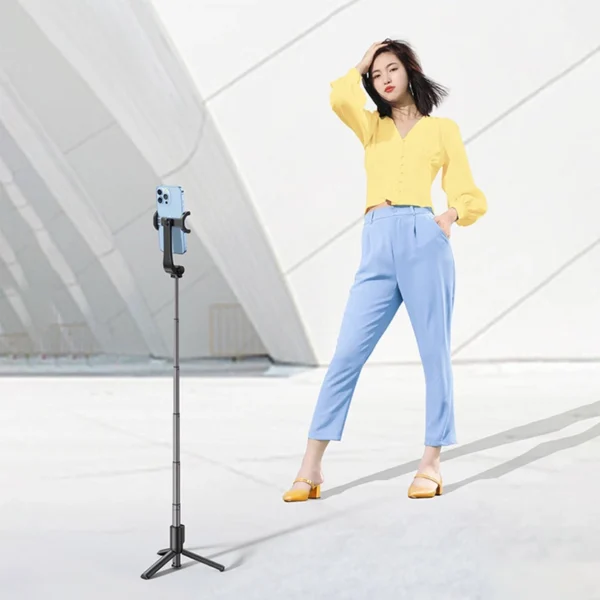 Ugreen-Bluetooth-Selfie-Stick-With-Tripod-01