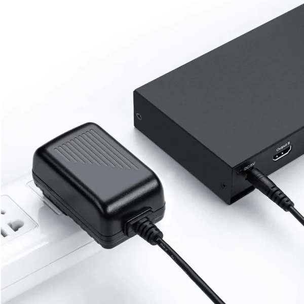 Ugreen-HDMI-Splitter-4K-8-IN-1 -With-External-Power-01